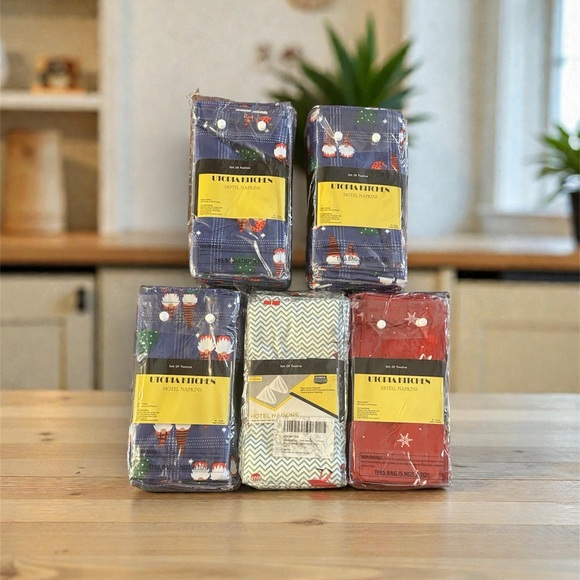 Other - Napkin Set - Blue, Red, Gray Christmas 🎅
